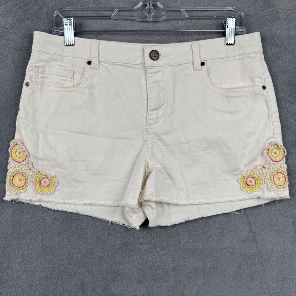LC Lauren Conrad Womens White Denim Shorts Size 10 Crochet Floral Frayed Hem‎